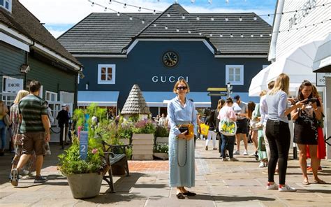 gucci bicester village queue